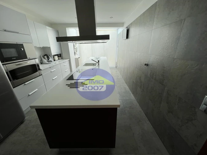 Moradia T4 para Venda em Argoncilhe Foto 8