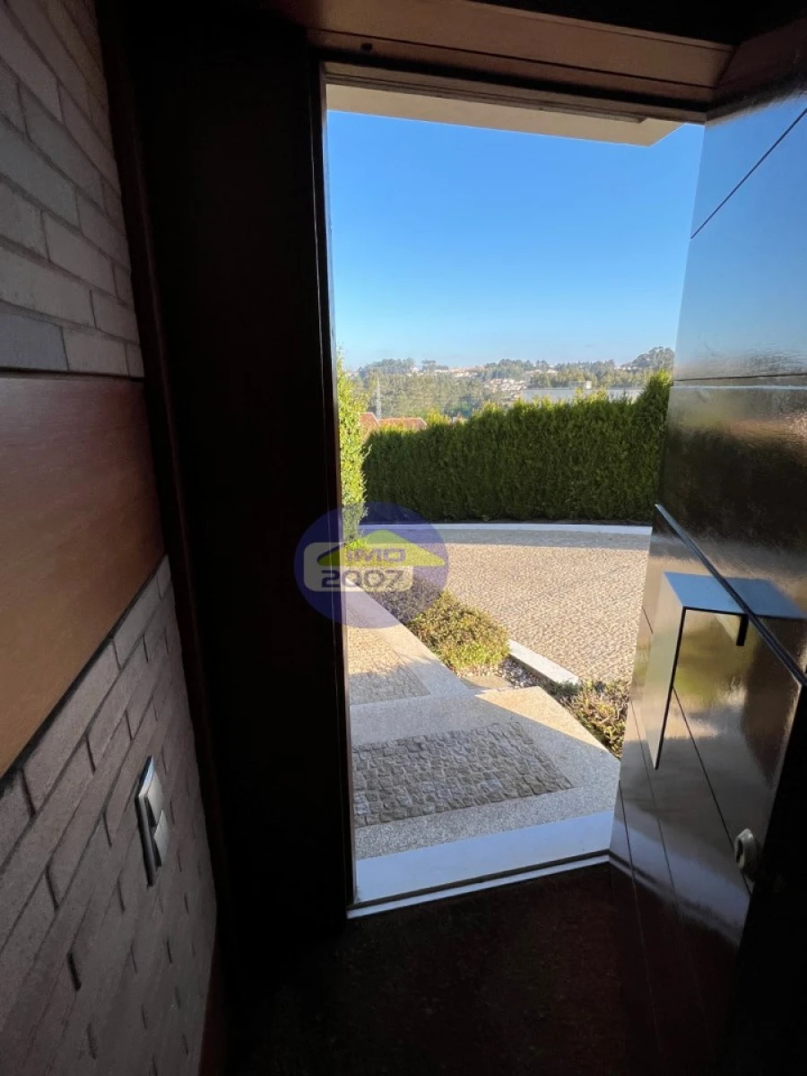 Moradia T4 para Venda em Argoncilhe Foto 39