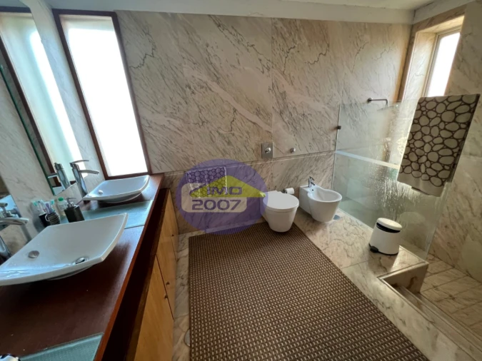 Moradia T4 para Venda em Argoncilhe Foto 24