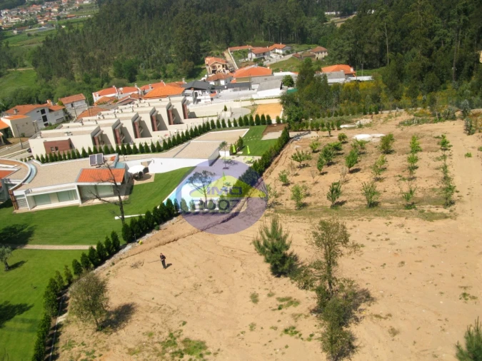 Moradia T4 para Venda em Argoncilhe Foto 42