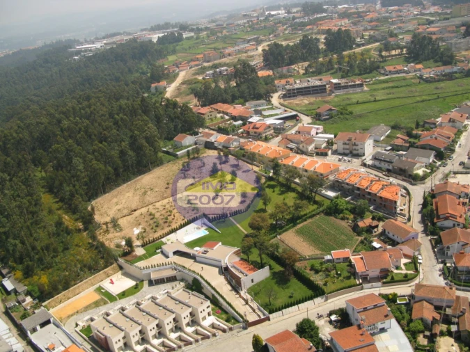 Moradia T4 para Venda em Argoncilhe Foto 43