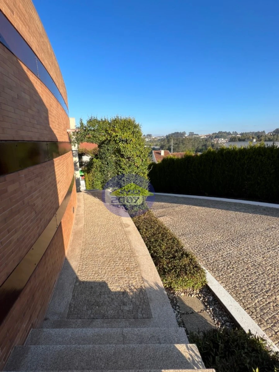 Moradia T4 para Venda em Argoncilhe Foto 47