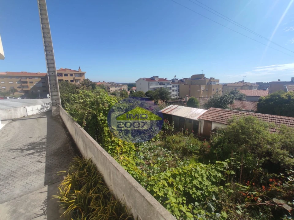 Moradia T3 para Venda em Mozelos Foto 36