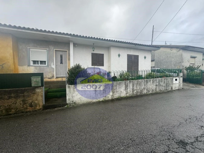 Moradia T3 para Venda em Argoncilhe Foto 4