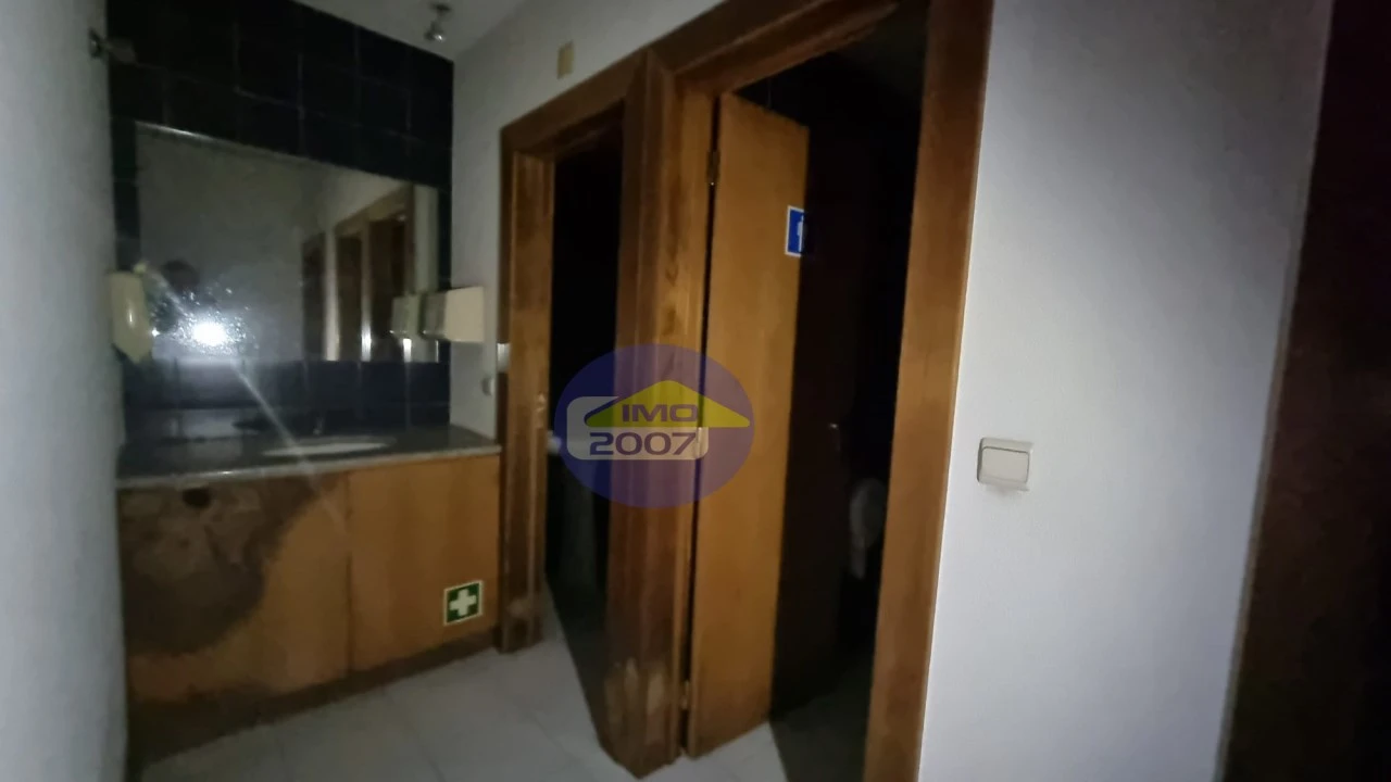 Loja para Venda em Santa Maria de Lamas Foto 16