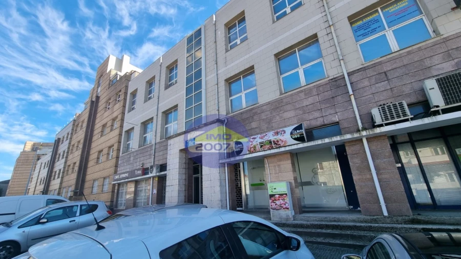 Loja para Venda em Santa Maria de Lamas Foto 1