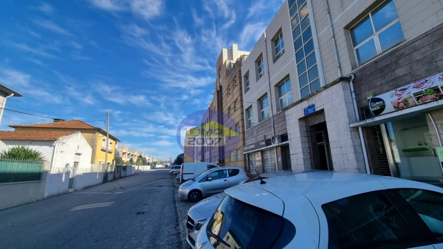 Loja para Venda em Santa Maria de Lamas Foto 2