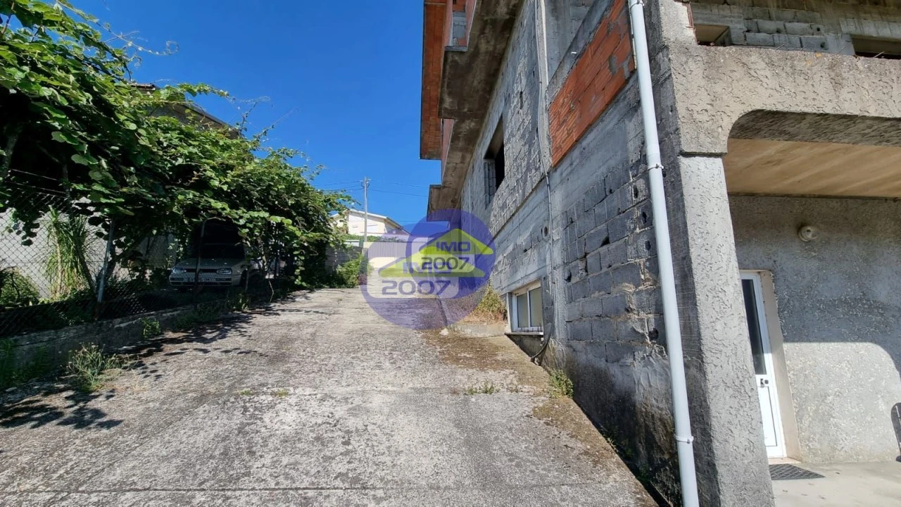 Terreno para Venda em Sanguedo Foto 2