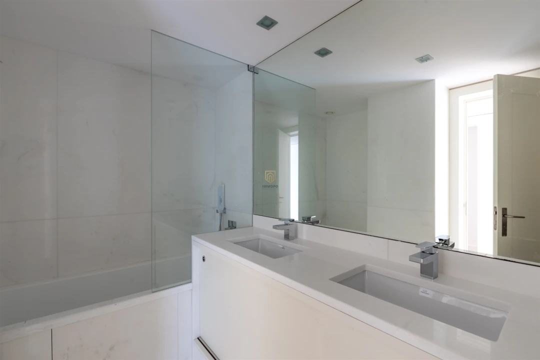 Apartamento T5 para Venda em Lordelo do Ouro e Massarelos Foto 176