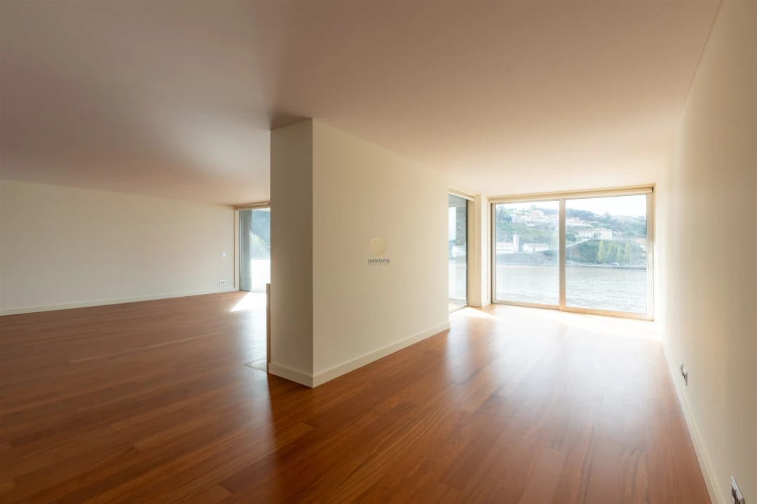 Apartamento T5 para Venda em Lordelo do Ouro e Massarelos Foto 36