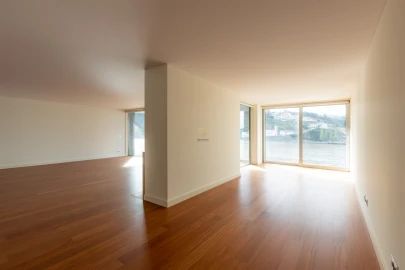 Apartamento T5 para Venda em Lordelo do Ouro e Massarelos
