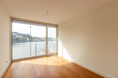 Apartamento T5 para Venda em Lordelo do Ouro e Massarelos
