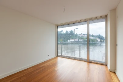 Apartamento T5 para Venda em Lordelo do Ouro e Massarelos