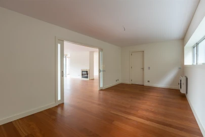 Apartamento T5 para Venda em Lordelo do Ouro e Massarelos