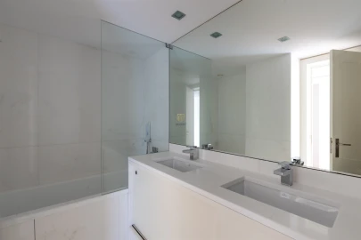 Apartamento T5 para Venda em Lordelo do Ouro e Massarelos