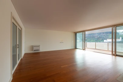 Apartamento T5 para Venda em Lordelo do Ouro e Massarelos