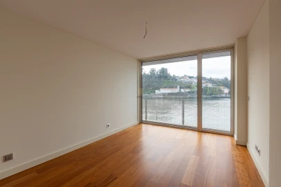 Apartamento T5 para Venda em Lordelo do Ouro e Massarelos