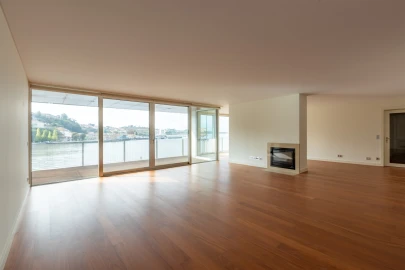 Apartamento T5 para Venda em Lordelo do Ouro e Massarelos