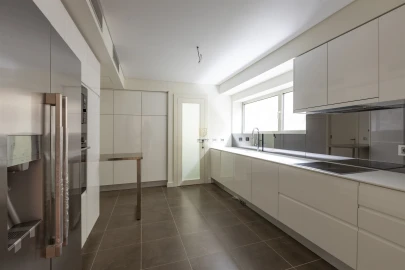 Apartamento T5 para Venda em Lordelo do Ouro e Massarelos