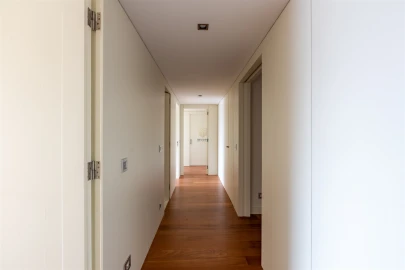 Apartamento T5 para Venda em Lordelo do Ouro e Massarelos