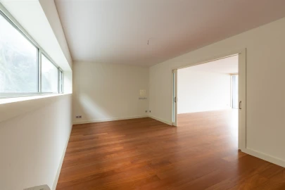 Apartamento T5 para Venda em Lordelo do Ouro e Massarelos