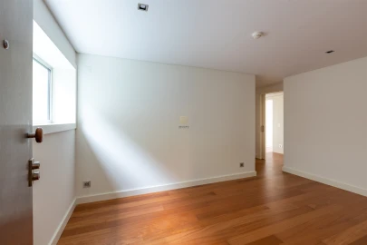 Apartamento T5 para Venda em Lordelo do Ouro e Massarelos