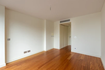 Apartamento T5 para Venda em Lordelo do Ouro e Massarelos