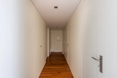 Apartamento T5 para Venda em Lordelo do Ouro e Massarelos