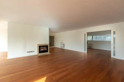 Apartamento T5 para Venda em Lordelo do Ouro e Massarelos