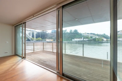 Apartamento T5 para Venda em Lordelo do Ouro e Massarelos