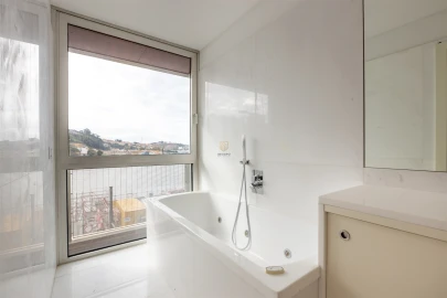 Apartamento T5 para Venda em Lordelo do Ouro e Massarelos