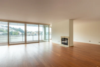 Apartamento T5 para Venda em Lordelo do Ouro e Massarelos