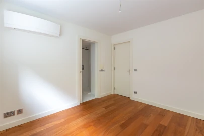 Apartamento T5 para Venda em Lordelo do Ouro e Massarelos