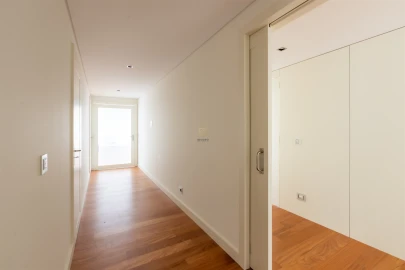 Apartamento T5 para Venda em Lordelo do Ouro e Massarelos
