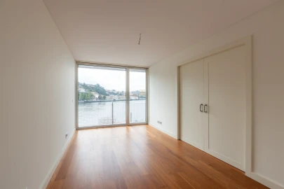 Apartamento T5 para Venda em Lordelo do Ouro e Massarelos