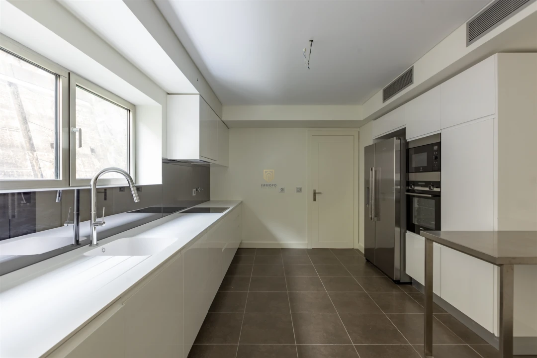 Apartamento T5 para Venda em Lordelo do Ouro e Massarelos Foto 14
