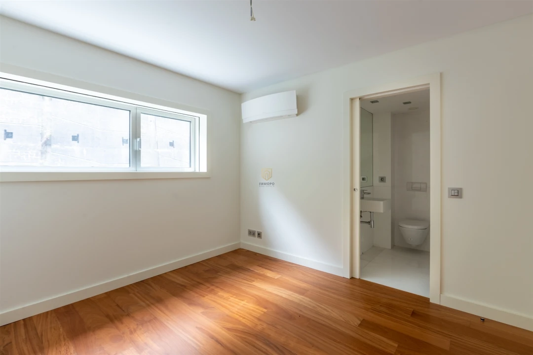 Apartamento T5 para Venda em Lordelo do Ouro e Massarelos Foto 11