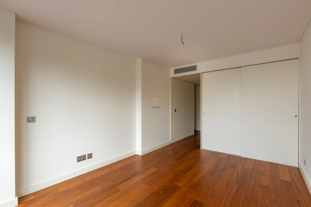 Apartamento T5 para Venda em Lordelo do Ouro e Massarelos Foto 169
