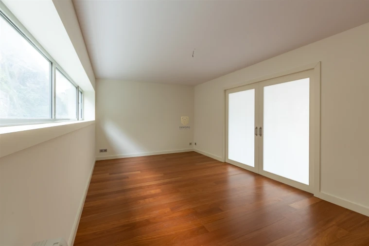 Apartamento T5 para Venda em Lordelo do Ouro e Massarelos Foto 16