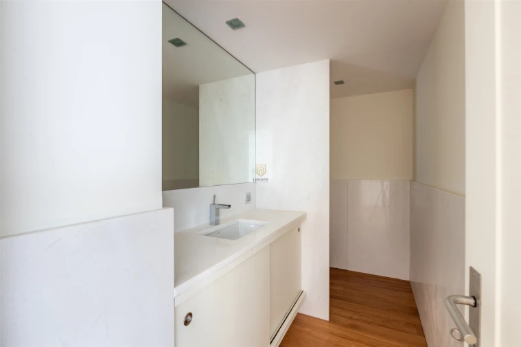 Apartamento T5 para Venda em Lordelo do Ouro e Massarelos Foto 8