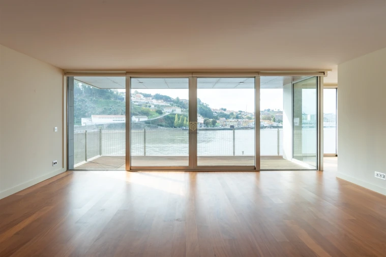 Apartamento T5 para Venda em Lordelo do Ouro e Massarelos Foto 27