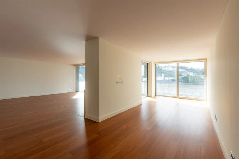 Apartamento T5 para Venda em Lordelo do Ouro e Massarelos Foto 36