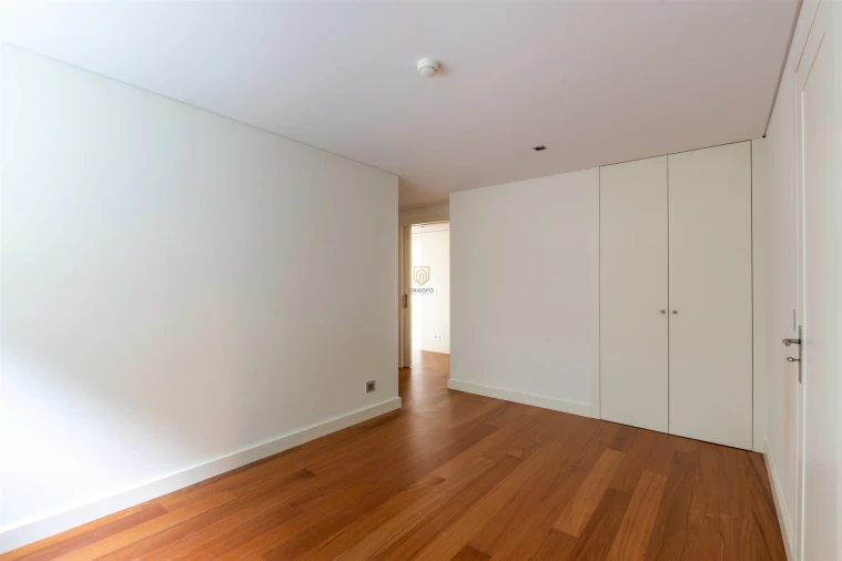 Apartamento T5 para Venda em Lordelo do Ouro e Massarelos Foto 6