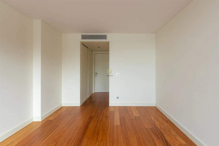 Apartamento T5 para Venda em Lordelo do Ouro e Massarelos Foto 55