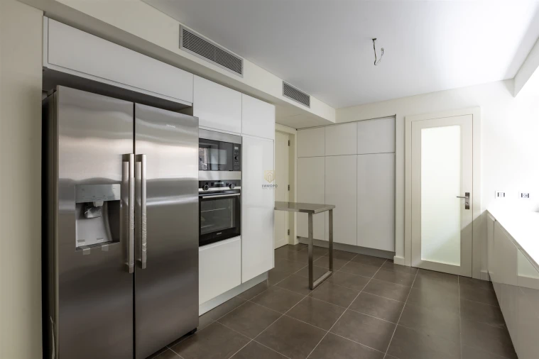 Apartamento T5 para Venda em Lordelo do Ouro e Massarelos Foto 13