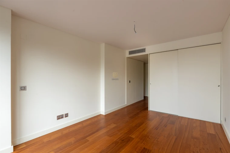 Apartamento T5 para Venda em Lordelo do Ouro e Massarelos Foto 98