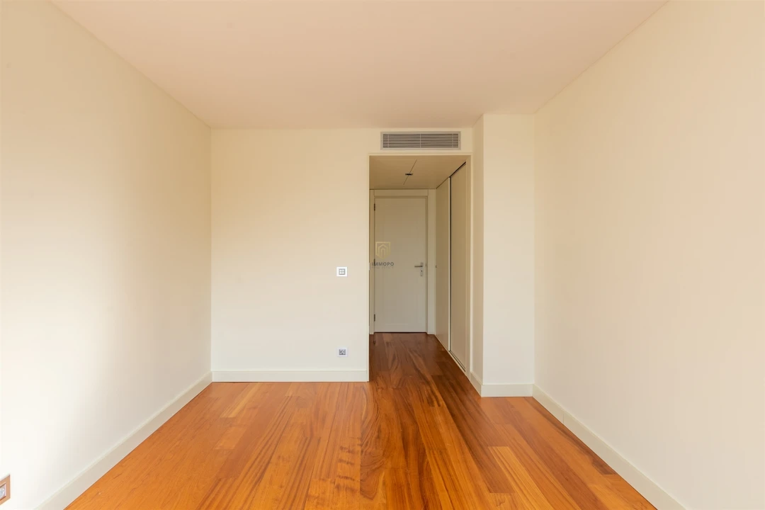Apartamento T5 para Venda em Lordelo do Ouro e Massarelos Foto 48
