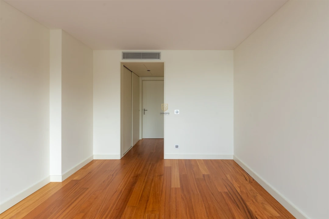 Apartamento T5 para Venda em Lordelo do Ouro e Massarelos Foto 181