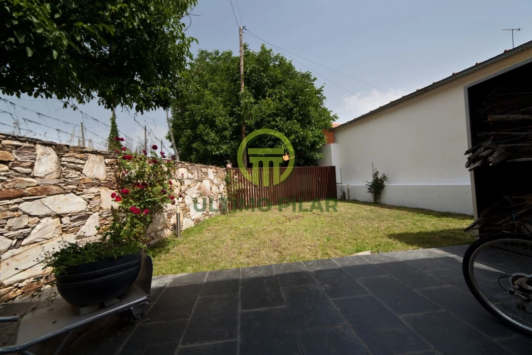 Moradia T5 para Venda em Gimonde Foto 5