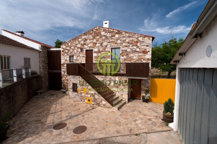 Moradia T5 para Venda em Gimonde Foto 3